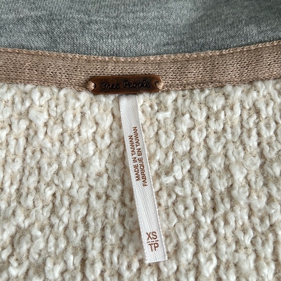 Free People Oversized Sweater xs/s like new condition - Picture 4 of 12